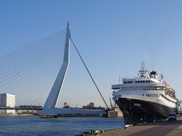 Cruiseschip ms Astoria van Cruise & Maritime Voyages aan de Cruise Terminal Rotterdam